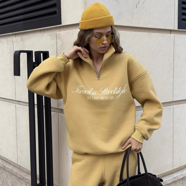 Women's oversized half-zip sweatshirt with high stand collar and statement print Mune Fashion