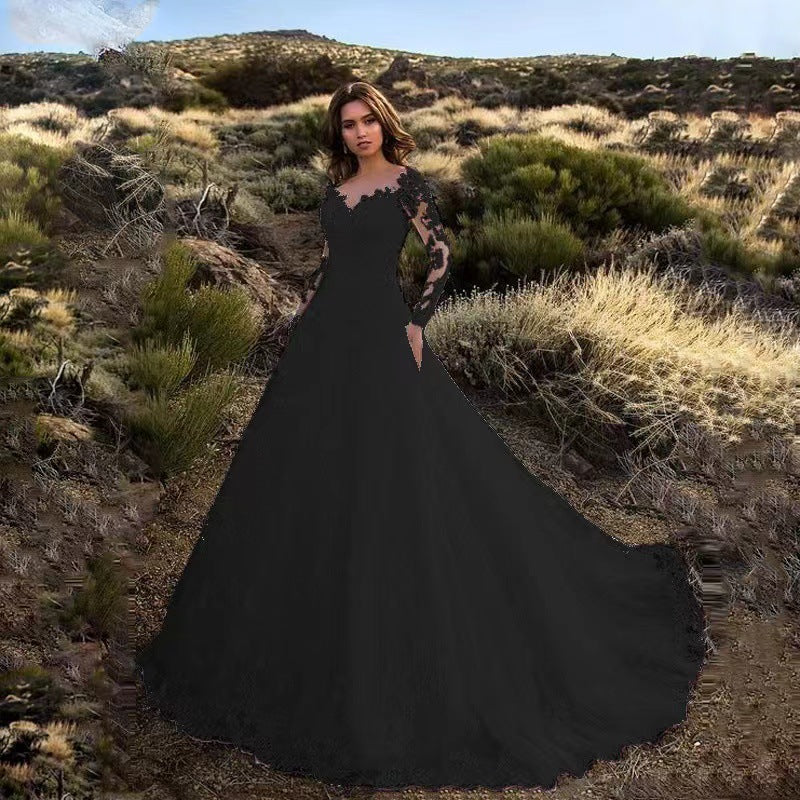 Women's Wedding Dress with Elegant Lace Detailing and Voluminous Skirt Mune