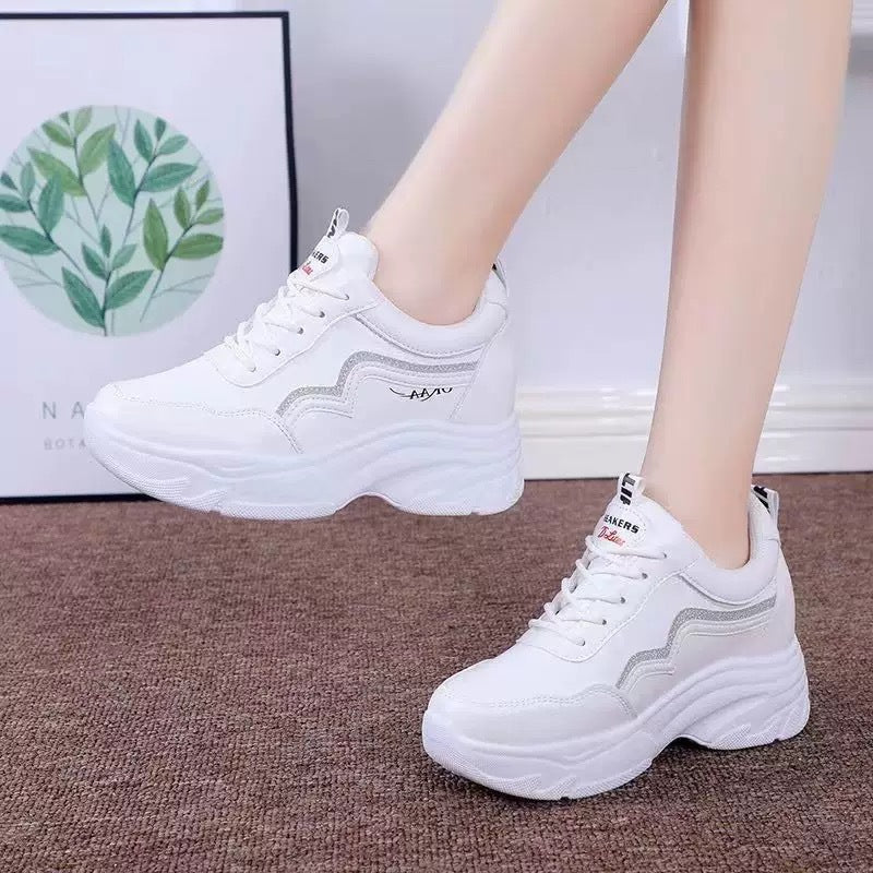 Ladies sporty sneakers with fashionable plateau and breathable upper material Mune Fashion