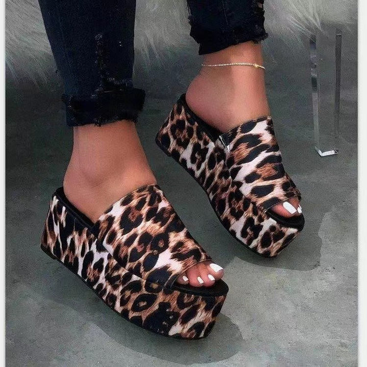 Women's platform mules with camouflage pattern and high wedge sole Mune Fashion