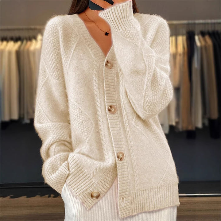 Women's oversized knitted cardigan with cable pattern V-neck and pearl buttons Mune Fashion