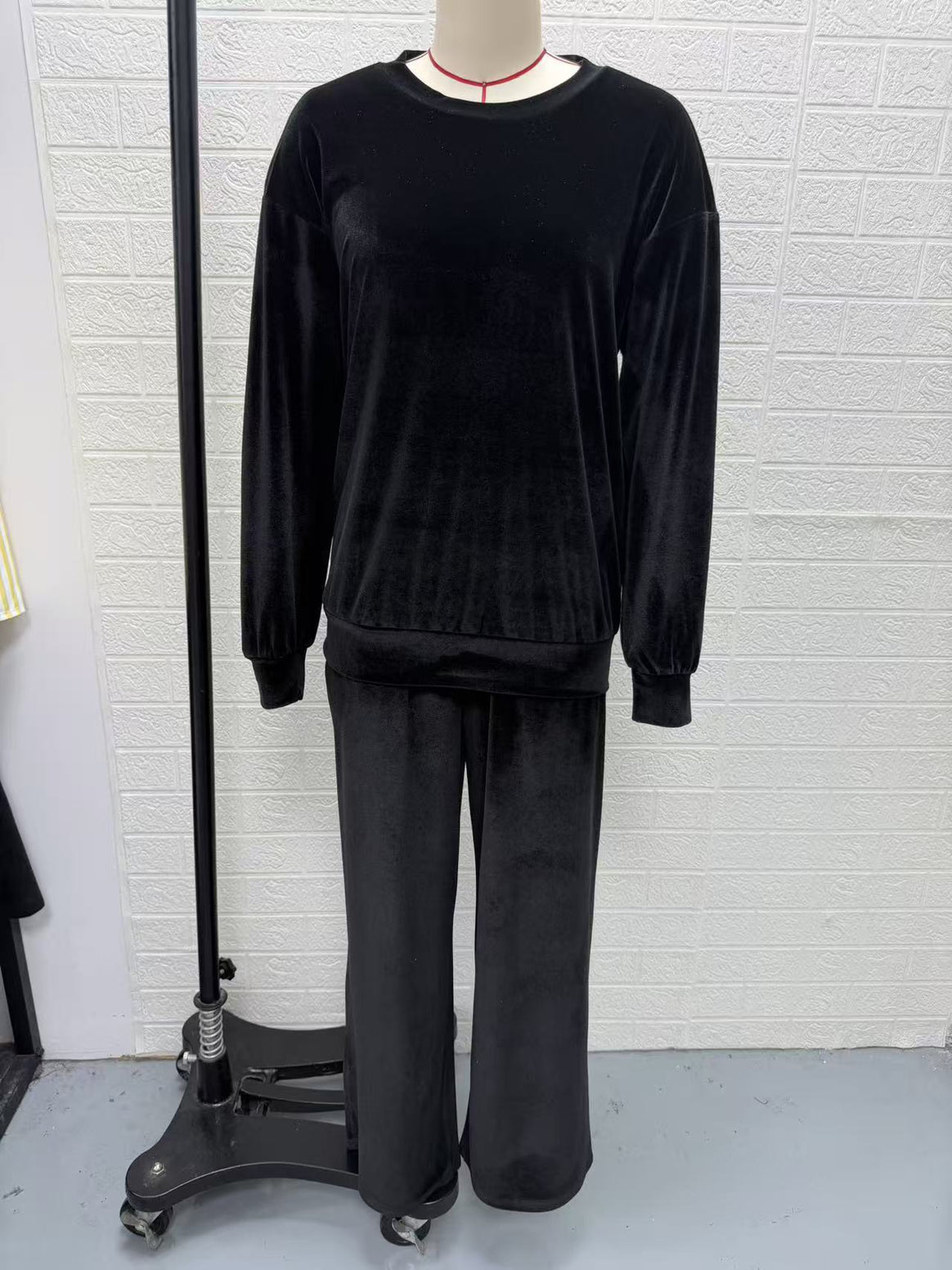 Women's Soft Velour Loungewear Set with Wide Leg and Round Neck Mune Fashion