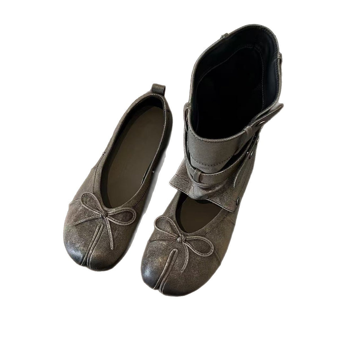 Women's Tabi-inspired suede ballet flats with toe cap seam and bow detail Mune Fashion