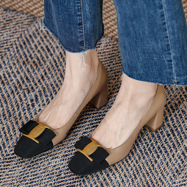 Women's two-tone pumps with contrasting toe decorative bow and mid-high block heel Mune Fashion