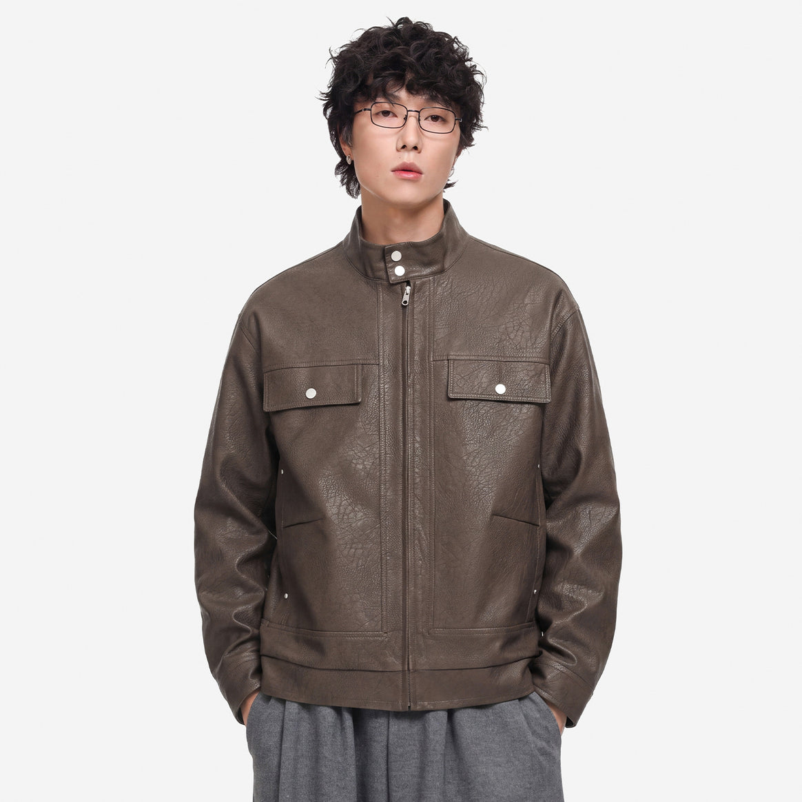 Men's leather jacket in field style with stand-up collar, chest flaps and zipper Mune Fashion