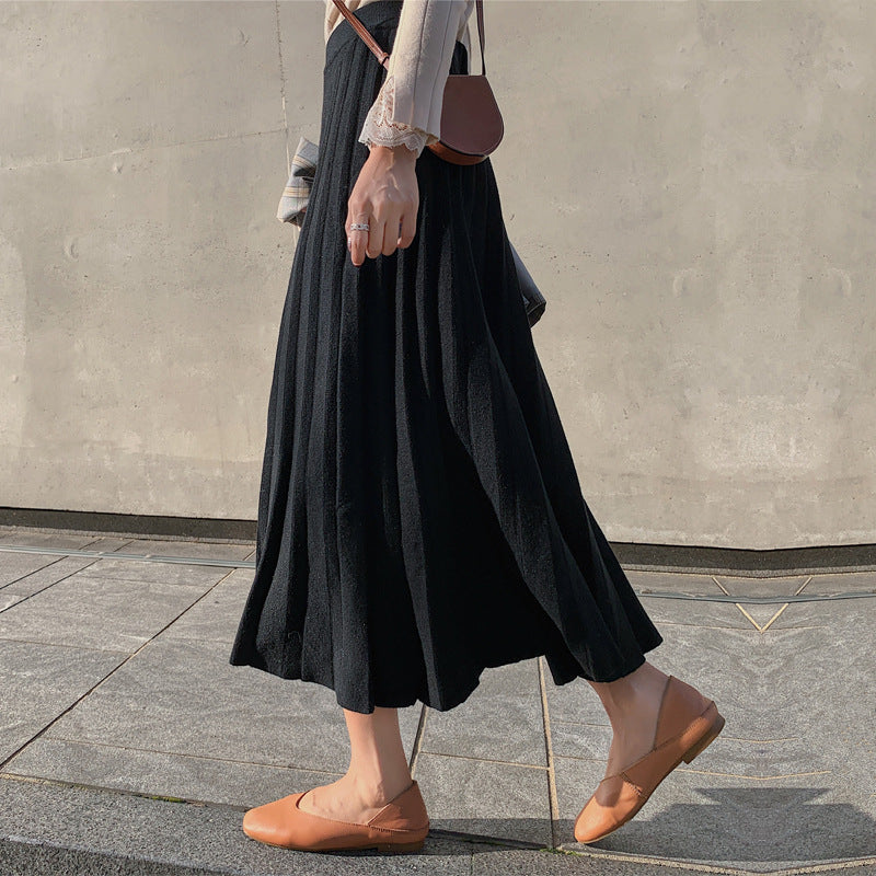 Ladies Long, pleated skirt made of soft material Mune Fashion