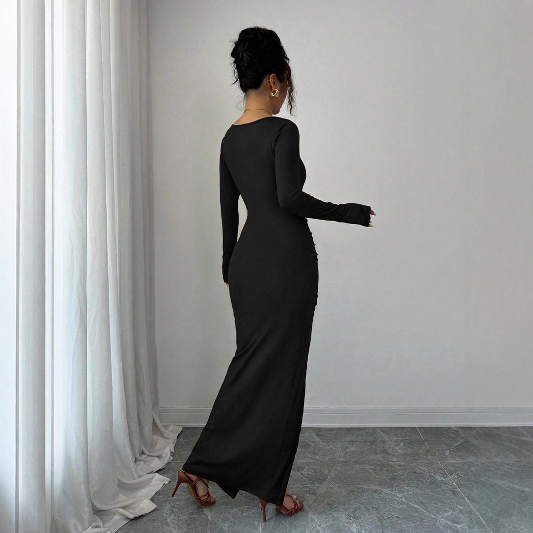 Ladies body-hugging maxi dress with square neckline, fitted gathering and high side slit Mune Fashion
