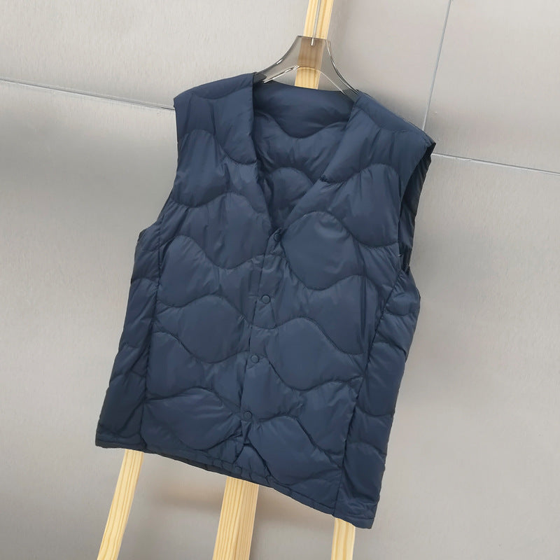 Women’s sleeveless thermal quilted vest with wave-shaped quilting and snap button closure Mune Fashion