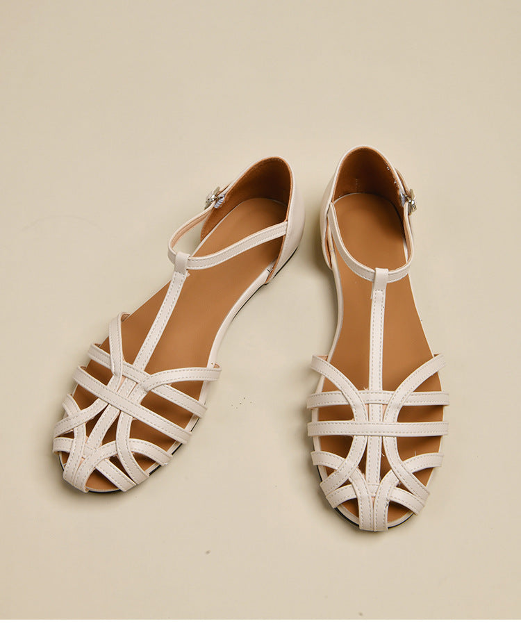 Ladies elegant flat sandals with adjustable strap and fashionable cut Mune Fashion