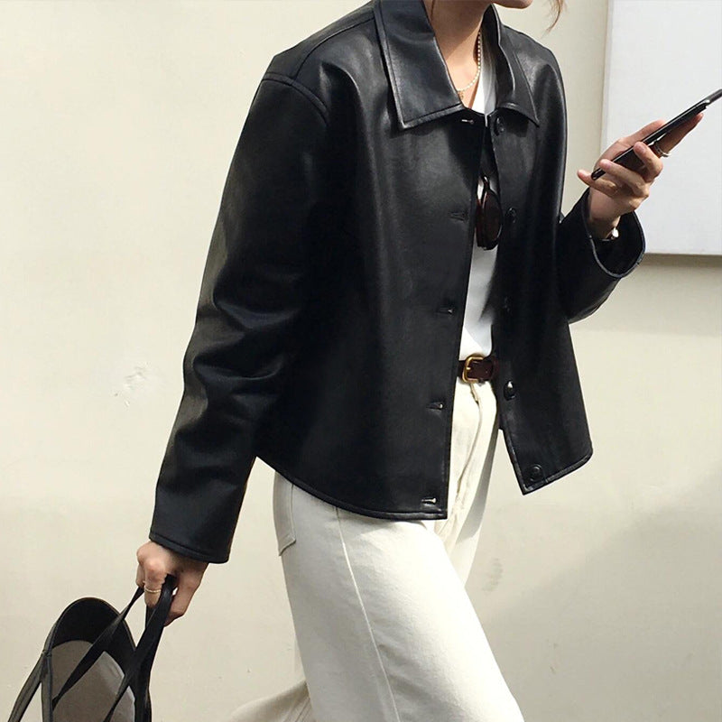 Women's short jacket in boxy cut with shirt collar and button placket Mune Fashion
