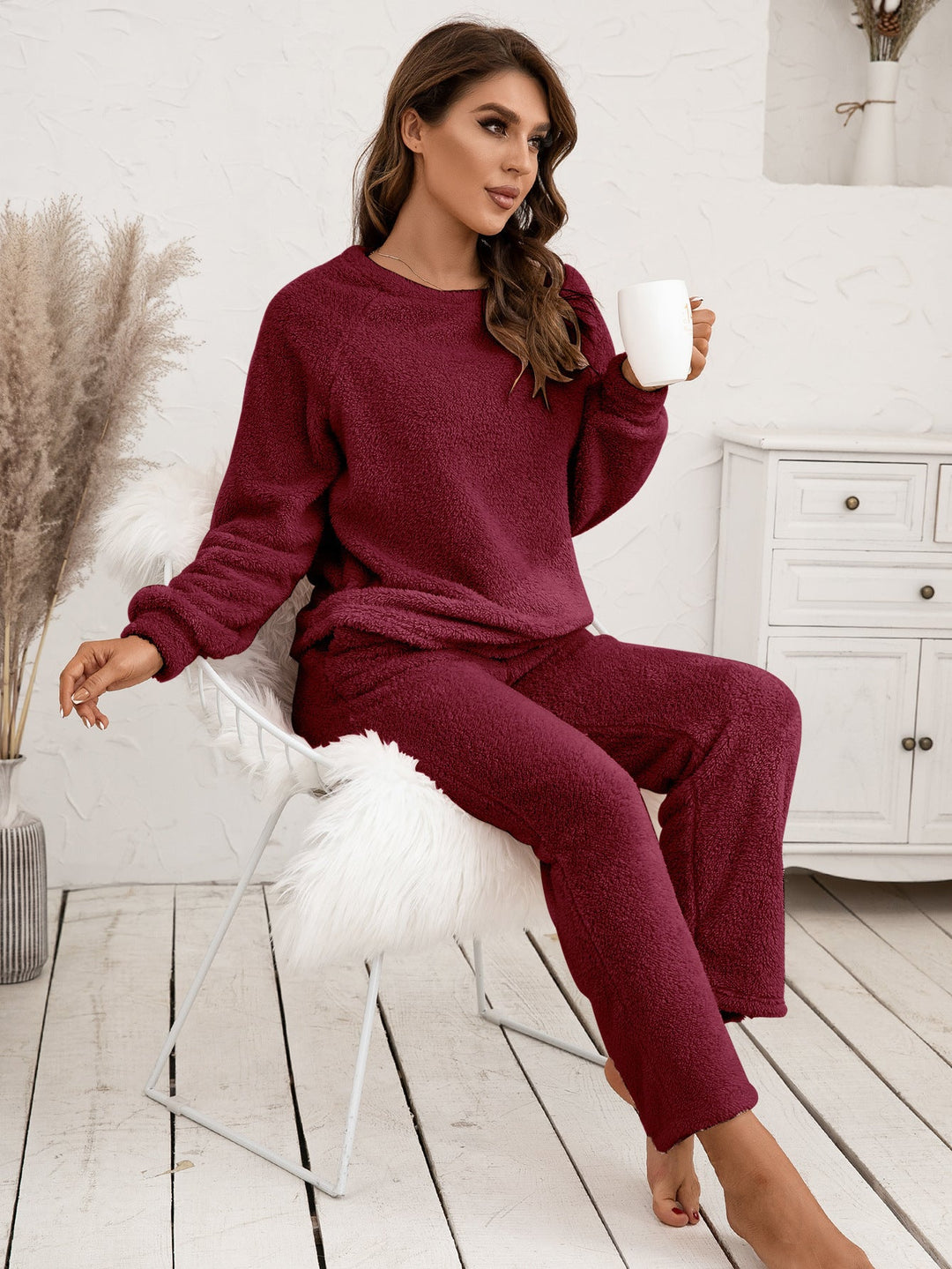 Women Cozy Fleece Pajama Set with Long Sleeves and Comfortable Pants Mune