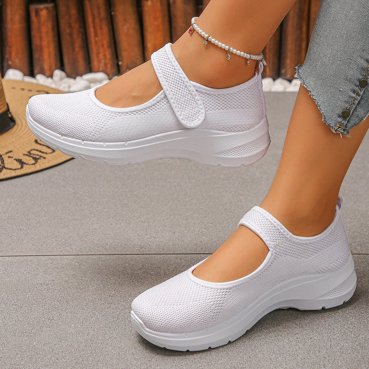 Women's sporty slip-on sneakers with breathable mesh upper and elastic straps Mune Fashion
