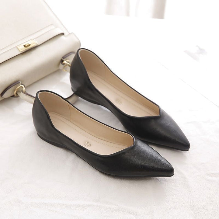 Ladies Elegant Ballet Flats made of high-quality leather with stylish V-neck Mune Fashion