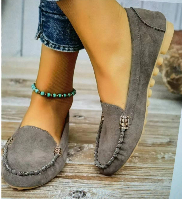 Ladies' elegant suede moccasins with cushioned insole and metallic decorative application Mune Fashion