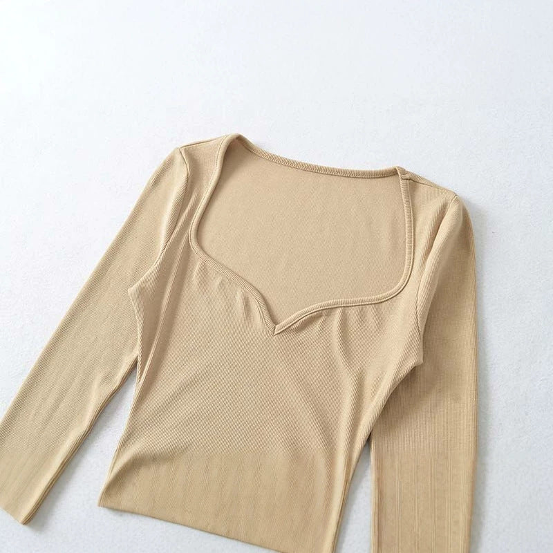 Ladies fitted midi dress with heart-shaped neckline and long sleeves Mune Fashion