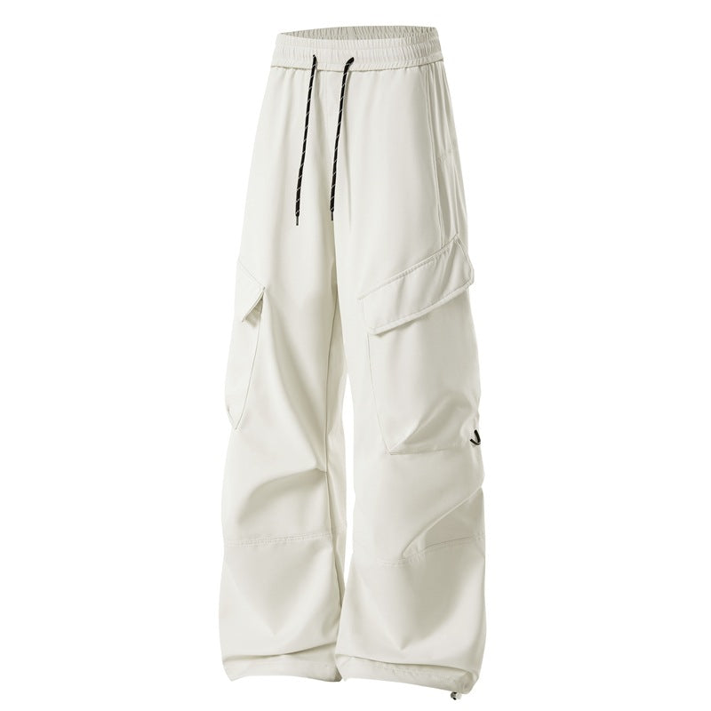 Men's cargo pants with a casual cut and practical pockets