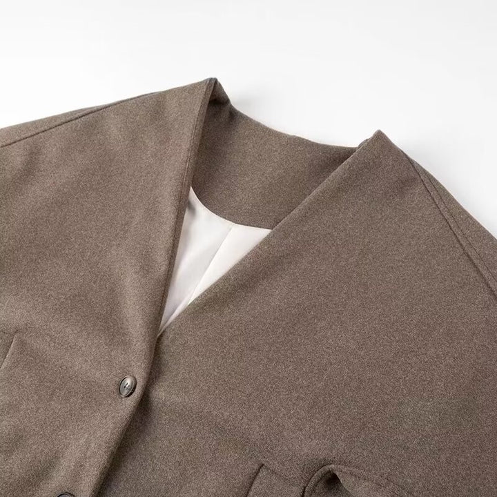 Women's short jacket in boxy cut with V-neck and two-button closure Mune Fashion