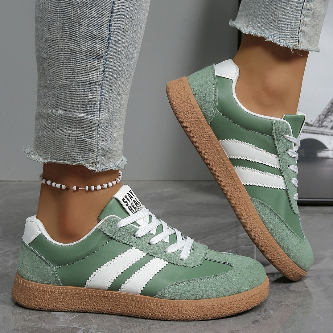 Women's sneakers in sporty retro design with breathable mesh inserts and comfortable sole Mune Fashion