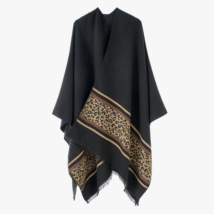 Women's cape poncho made of fine knit with leopard border and asymmetrical hem Mune Fashion