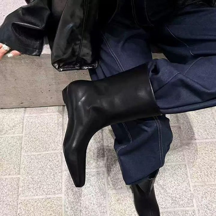 Women knee-high slouch leather boots with square toe shape and flat heel Mune Fashion