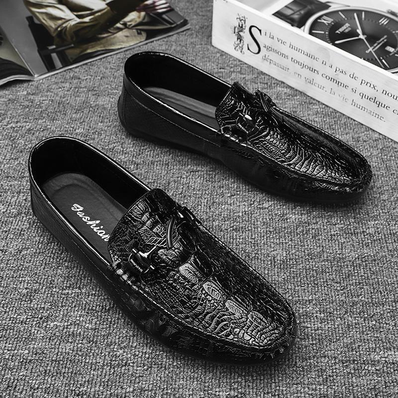 Men's moccasin slipper with crocodile embossing and decorative metal ring Mune Fashion