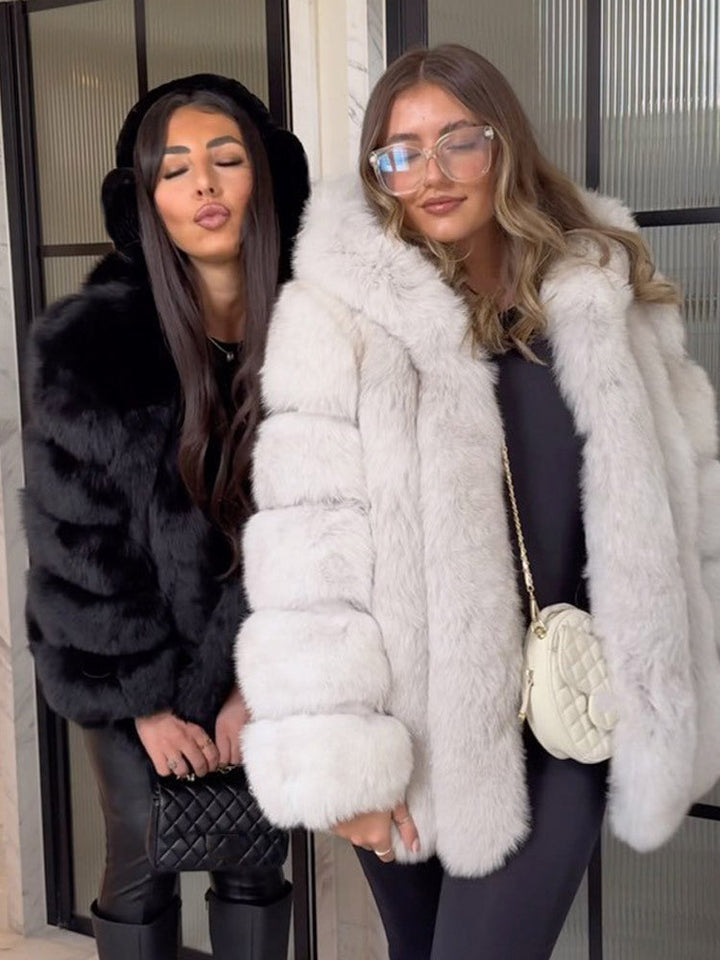 Women's Faux Fur Coat with Luxurious Feel and Elegant Quartz Details Mune