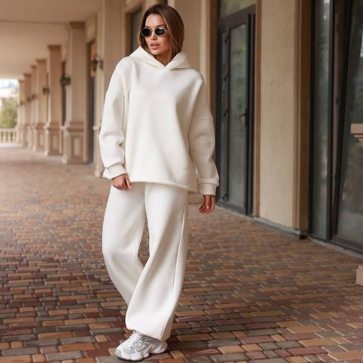 Women's loungewear set with oversized hoodie and wide high-waist jogger pants Mune Fashion