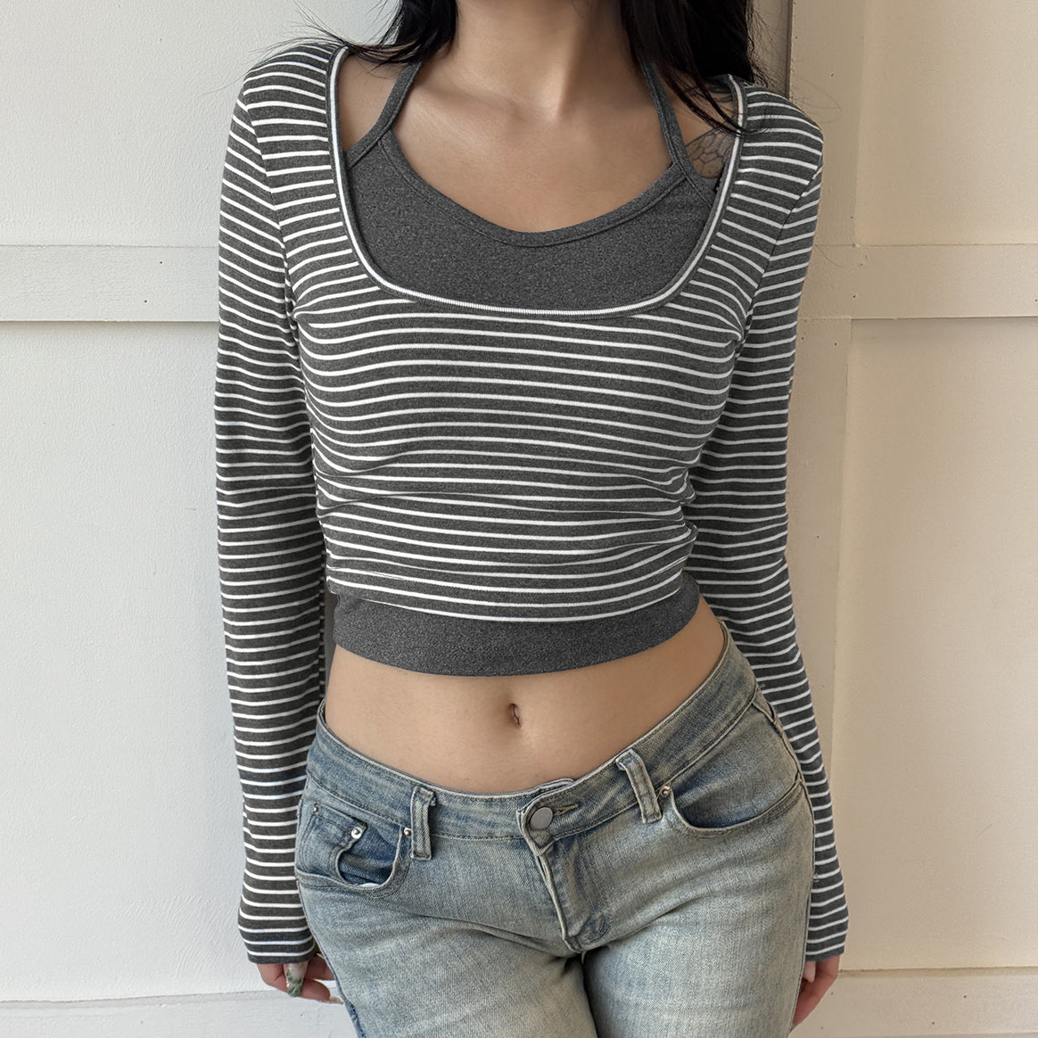 Women’s Tight Layering Long Sleeve with Deep U-Neck and Integrated Camisole Mune Fashion