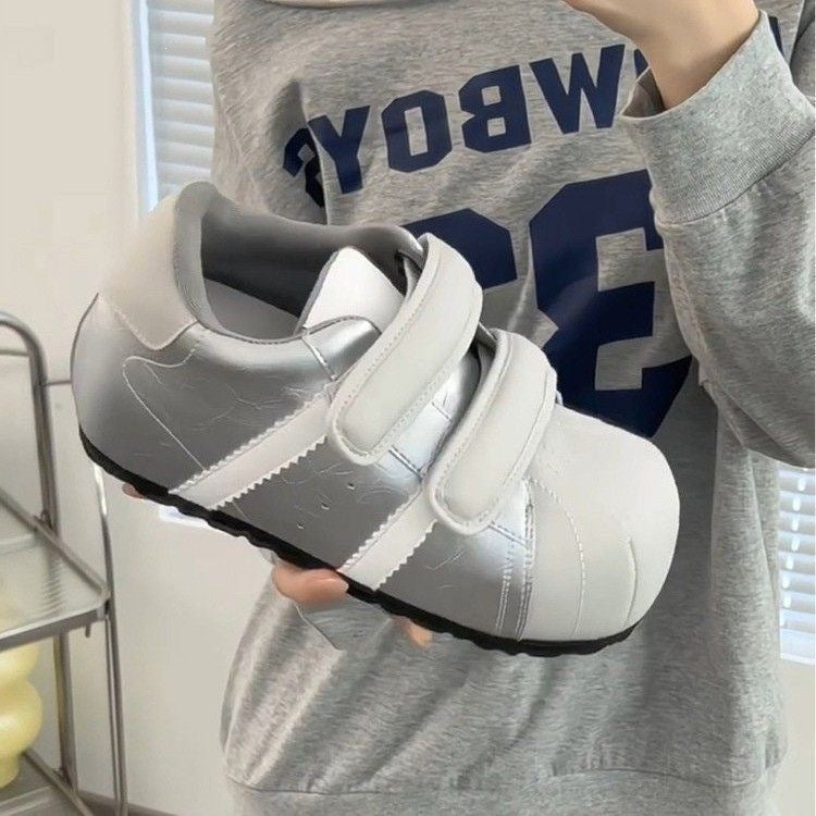 Women's sneakers with Velcro closure and sporty silhouette Mune Fashion