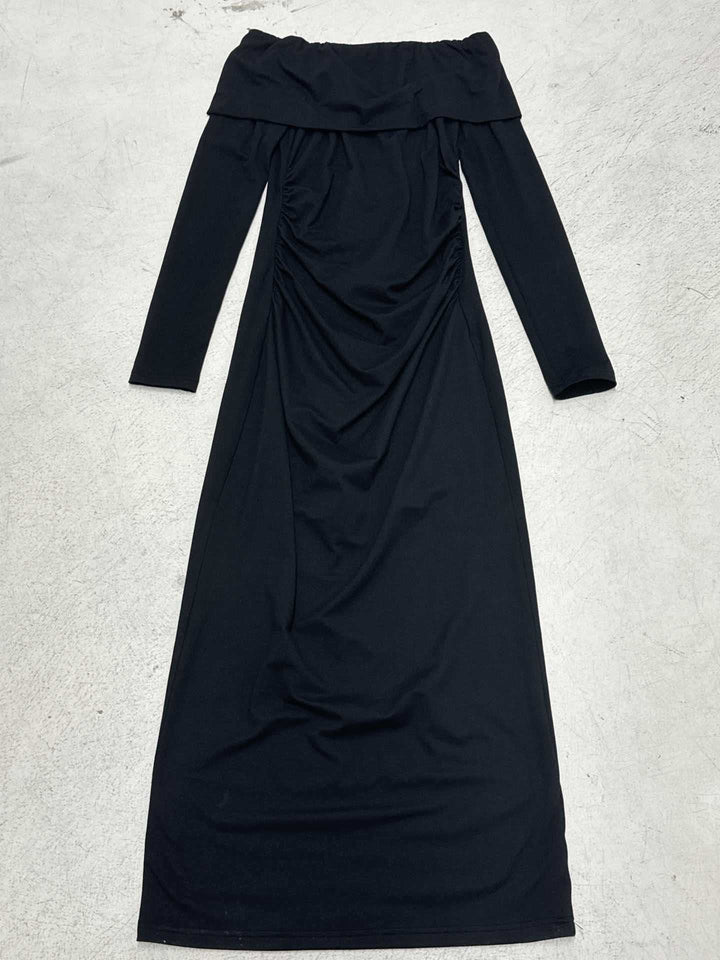 Women’s figure-hugging off-shoulder maxi dress with long sleeves and contrast piping Mune Fashion