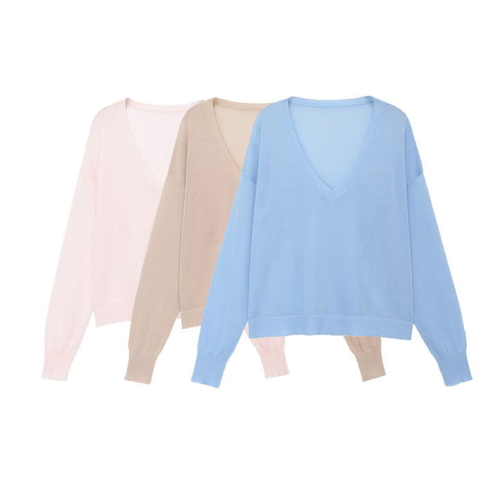 Women's oversized fine knit pullover with deep V-neckline and ribbed cuffs Mune Fashion
