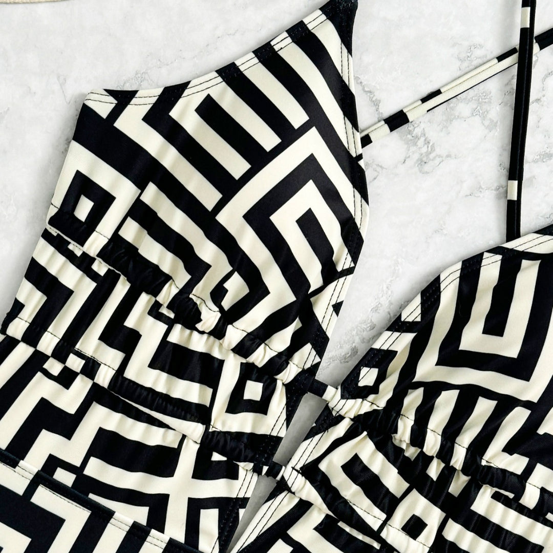 Women One-Piece Swimsuit with Geometric Pattern Mune Fashion