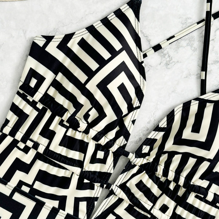 Women One-Piece Swimsuit with Geometric Pattern Mune Fashion