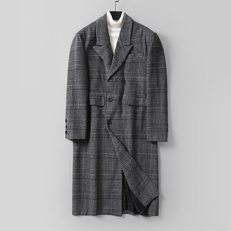 Men's checked long coat made of wool blend with classic lapels and straight cut Mune Fashion