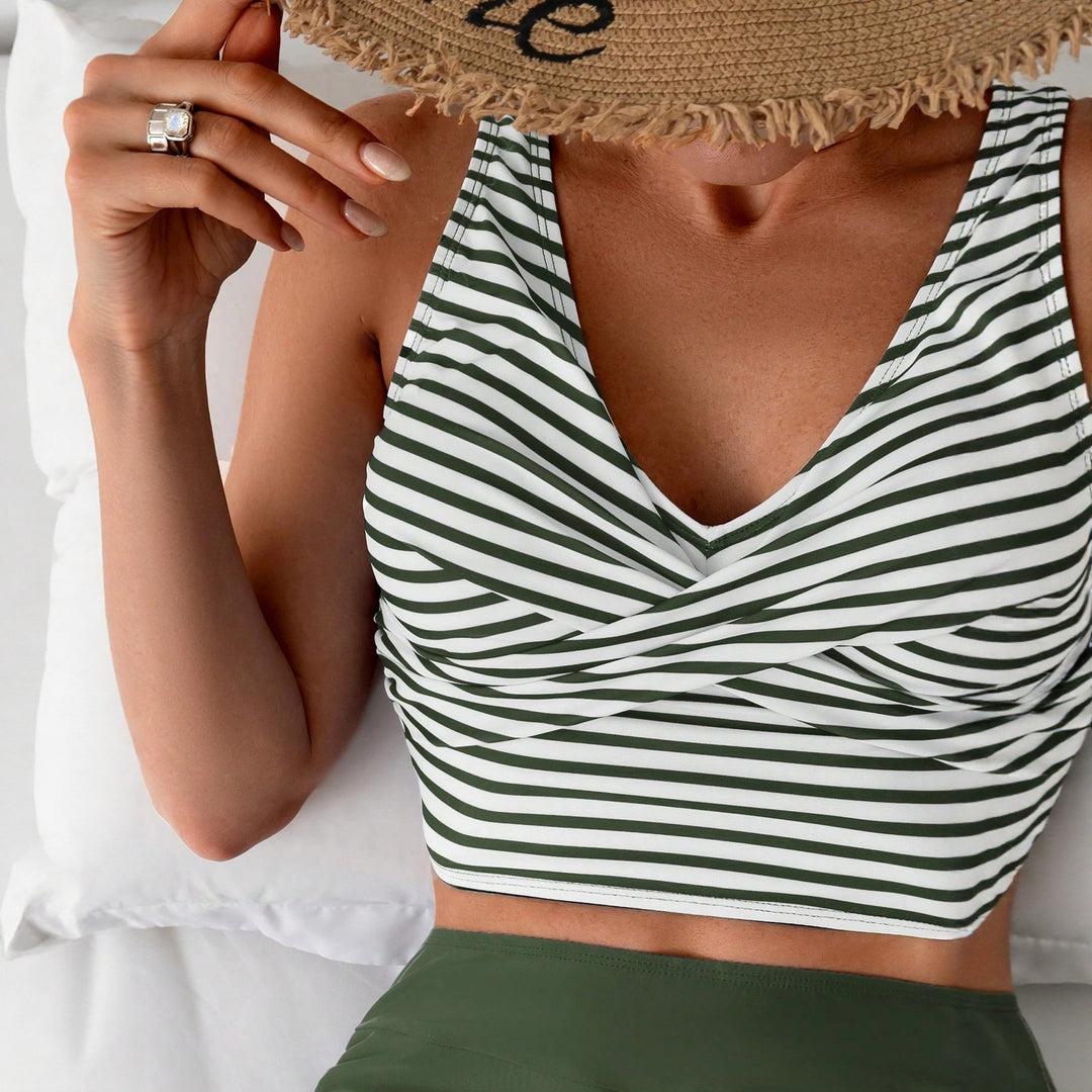 Ladies Sporty Crop Top and High-Waisted Shorts Mune Fashion