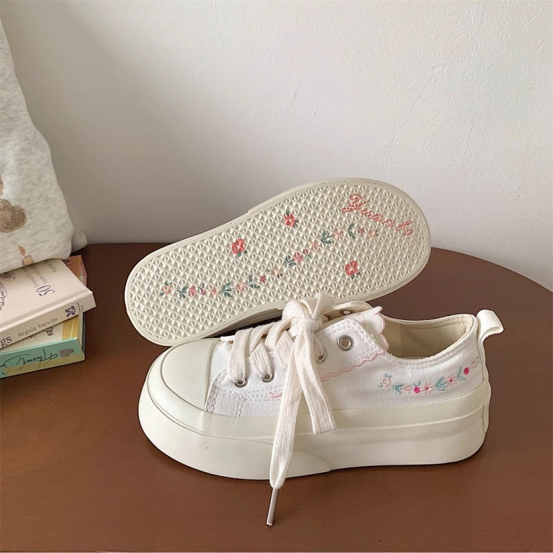 Women's Platform Sneakers with Floral Applications and Durable Upper Material Mune Fashion