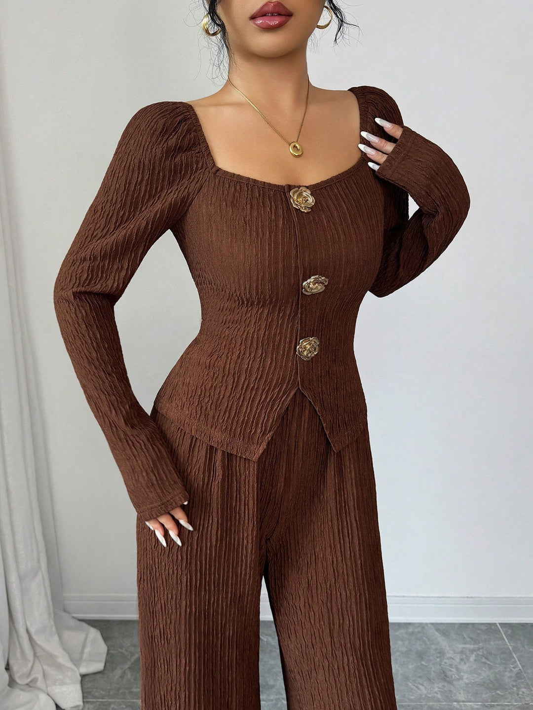 Women's tailored blouse and pants set made of crinkle pleats with puff sleeves and decorative buttons Mune Fashion