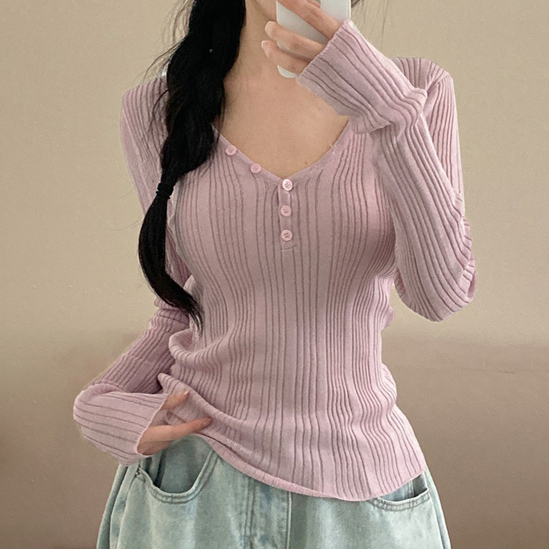 Women's fine-structured ribbed long sleeve with V-neck, Henley button placket, and tailored fit Mune Fashion