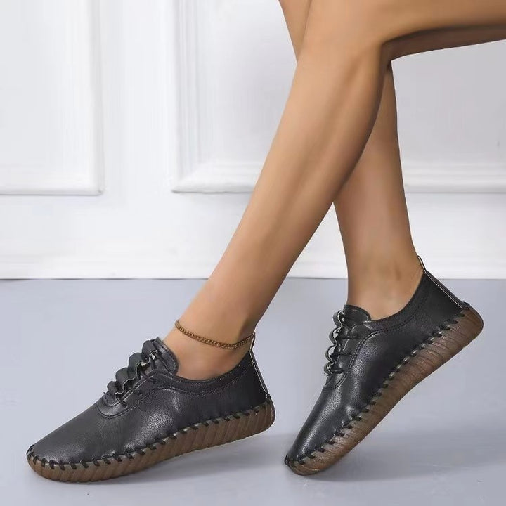 Women Lightweight Sneakers with Hand-Stitched Decorative Seam and Flexible Profile Sole Mune Fashion
