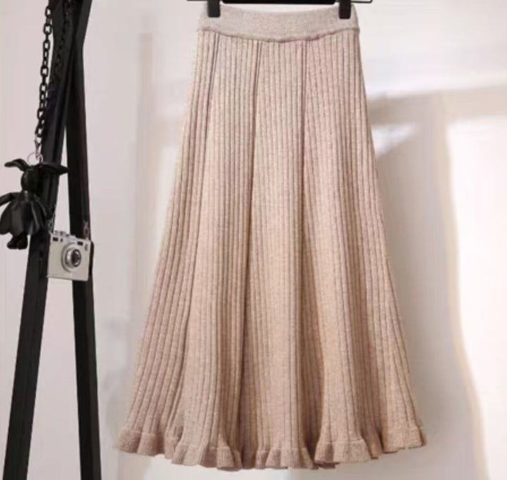 Women's Pleated Skirt with Voluminous Hem Mune Fashion
