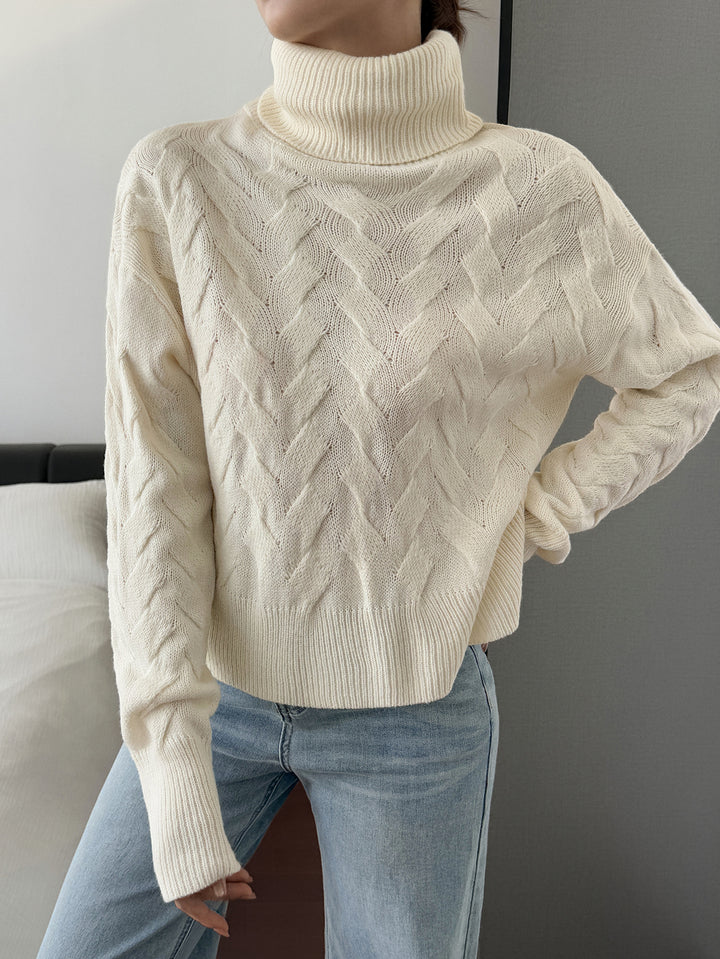 Women's chunky knit turtleneck sweater with cable structure, oversized fit and longer sleeves Mune Fashion