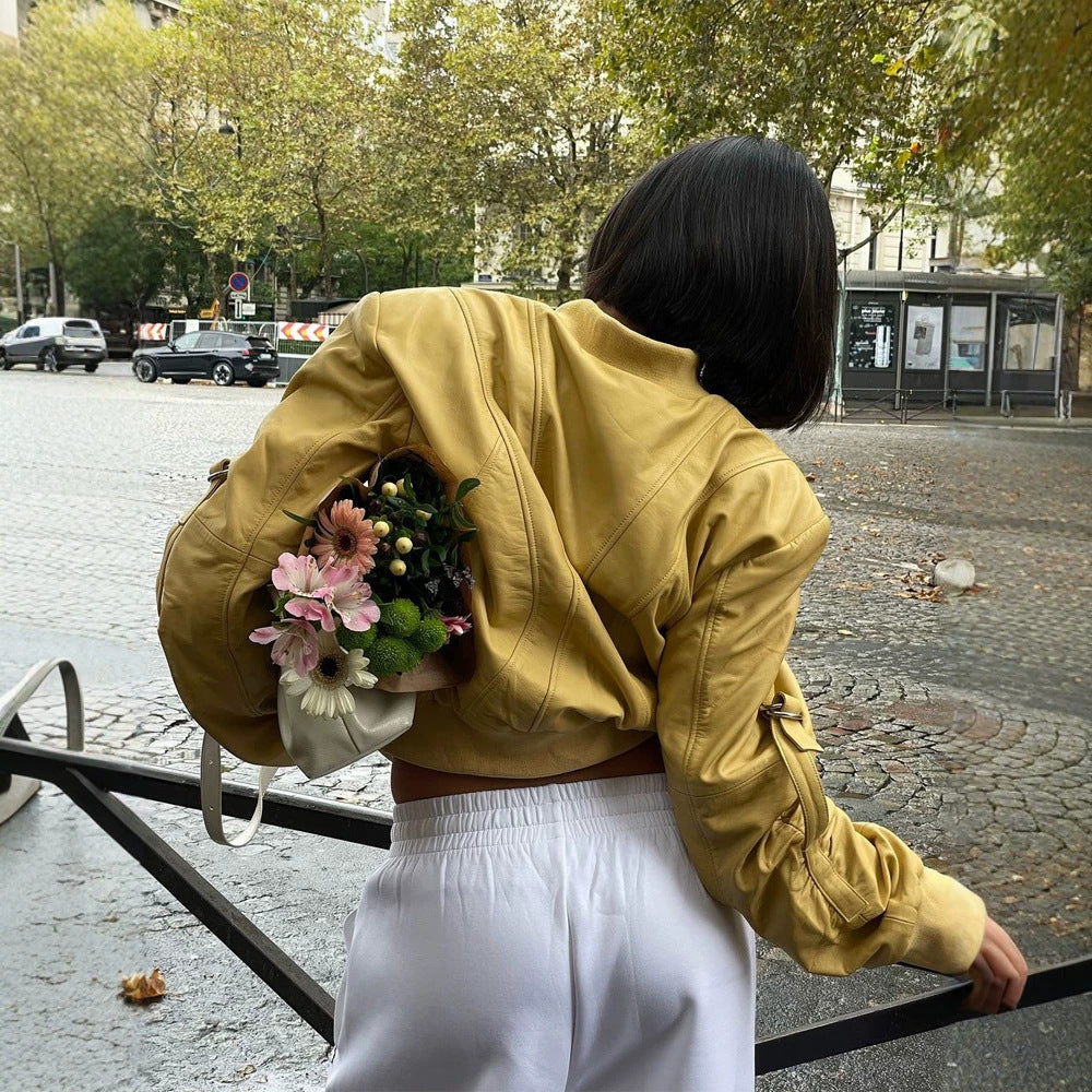Women's short bomber jacket in boxy cut with distinctive seam details, zipper pockets and ribbed cuffs Mune Fashion