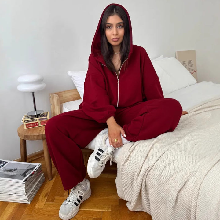 Women's short hoodie lounge set with oversized sleeves and wide jogger pants cut Mune Fashion