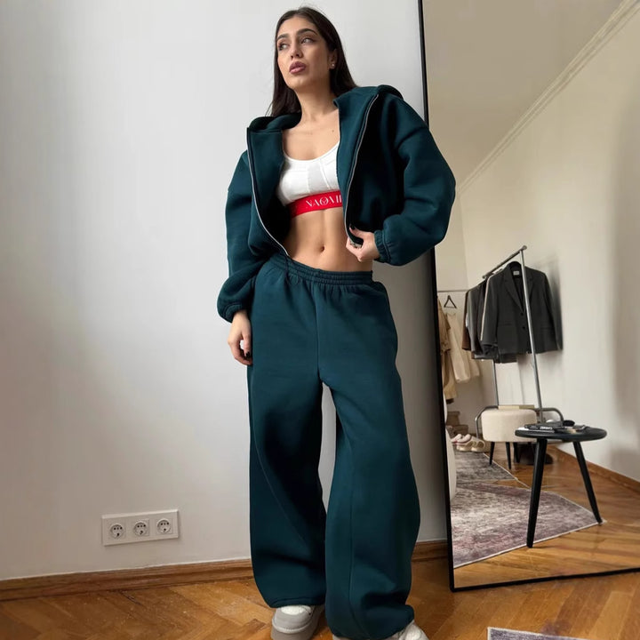 Women's short hoodie lounge set with oversized sleeves and wide jogger pants cut Mune Fashion