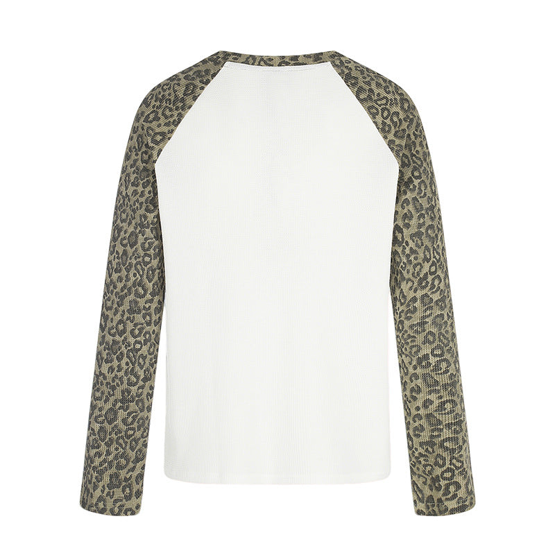 Women's raglan long sleeve shirt with leopard print sleeves and abstract graphic print Mune Fashion