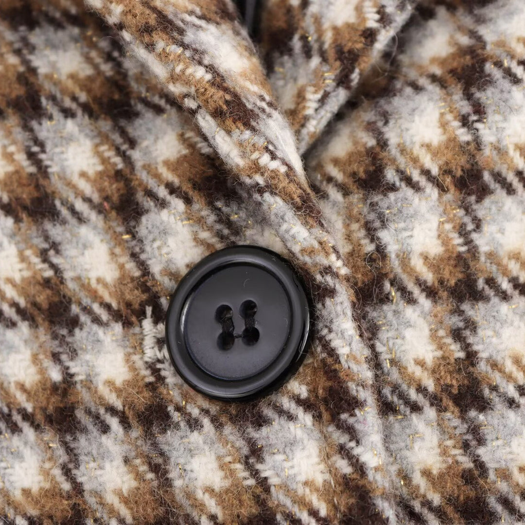 Ladies long-cut checked coat made of wool blend with tailored silhouette, notched collar and flap pockets Mune Fashion