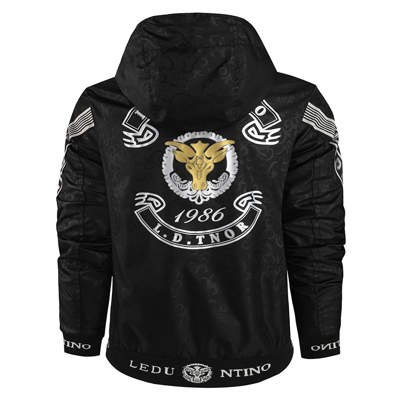 Men's lightweight hooded sports jacket with jacquard pattern, metal zipper and elastic cuffs.
