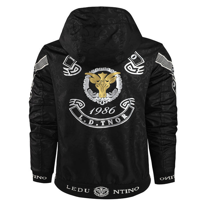 Men's lightweight hooded sports jacket with jacquard pattern, metal zipper and elastic cuffs.
