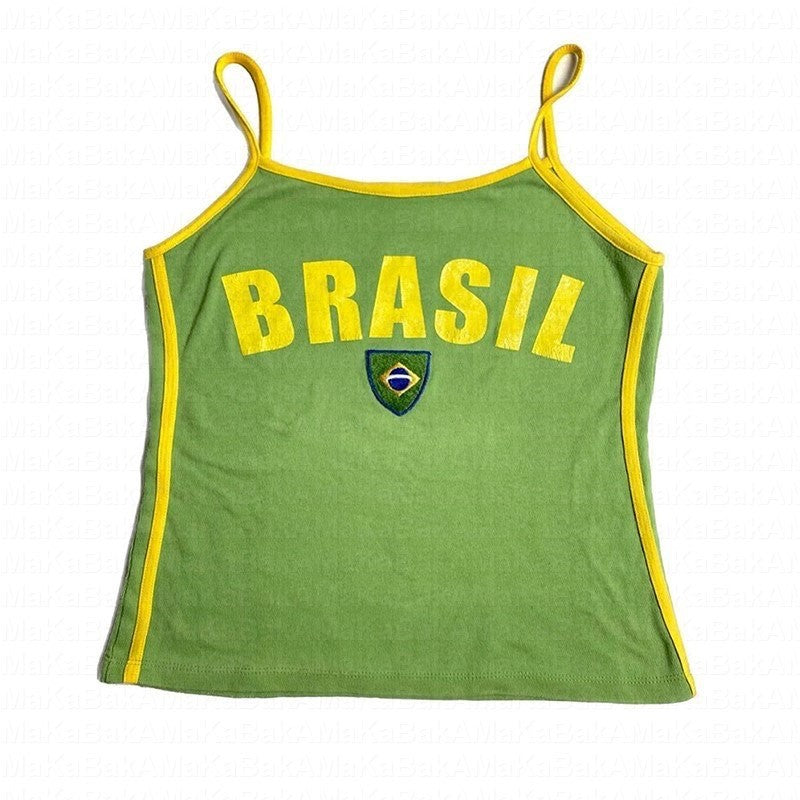 Women's fitted short-cut fan crop shirt with contrast collar and embroidered flag patch Mune Fashion