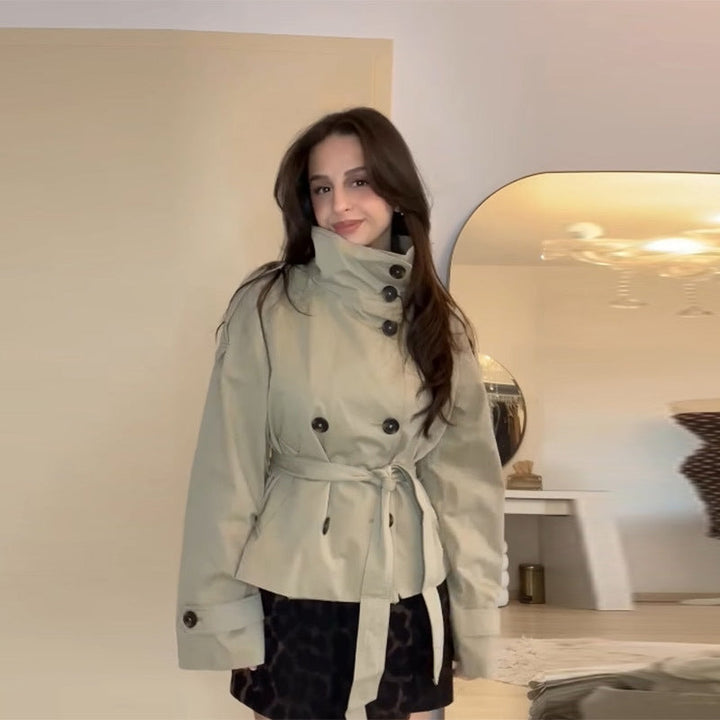 Ladies Modern Trench Jacket with Tailored Design and Practical Pockets Mune